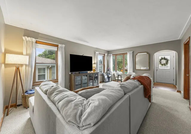 Photo 4 of Single family home for sale at 1207 Oregon St, Joliet, IL 60435 | MLS# 12772027 | Listing updated on 2026-10-07
