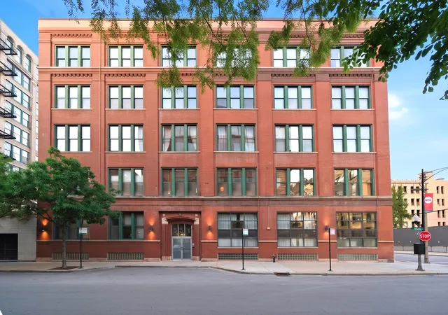 Listing Photo 1 - Condo for sale in building located at 331 S Peoria St, Chicago, IL 60607 - Unit #107