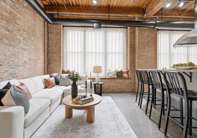 Listing Photo 2 - Condo for sale in building located at 331 S Peoria St, Chicago, IL 60607 - Unit #107