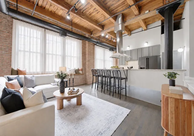 Listing Photo 3 - Condo for sale in building located at 331 S Peoria St, Chicago, IL 60607 - Unit #107