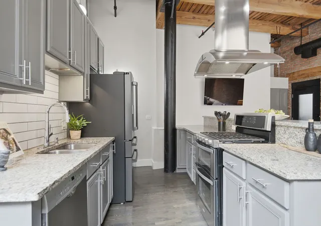 Listing Photo 5 - Condo for sale in building located at 331 S Peoria St, Chicago, IL 60607 - Unit #107