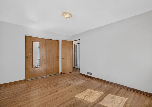 Photo 3 of Single family home for sale at 24 S Reed St, Joliet, IL 60436 | MLS# 12772035 | Listing updated on 2026-10-04