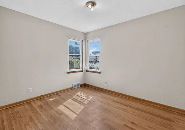 Photo 3 of Single family home for sale at 24 S Reed St, Joliet, IL 60436 | MLS# 12772035 | Listing updated on 2026-10-07