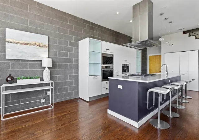 Photo 4 of Condo for sale at 1750 N Clybourn Ave #402, Chicago, IL 60614 | MLS# 12772044 | Listing updated on 2026-10-18