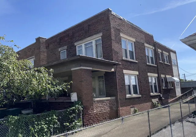 Photo 1 of Single family home for sale at 564 E Cass St, Joliet, IL 60432 | MLS# 12772047 | Listing updated on 2026-10-02