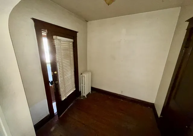 Photo 3 of Single family home for sale at 564 E Cass St, Joliet, IL 60432 | MLS# 12772047 | Listing updated on 2026-10-02