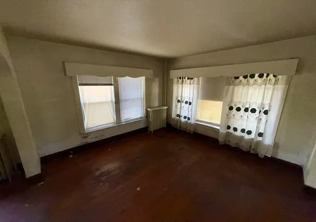 Photo 3 of Single family home for sale at 564 E Cass St, Joliet, IL 60432 | MLS# 12772047 | Listing updated on 2026-10-02