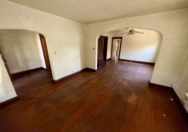 Photo 4 of Single family home for sale at 564 E Cass St, Joliet, IL 60432 | MLS# 12772047 | Listing updated on 2026-10-02