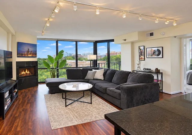 Listing Photo 4 - Condo for sale in building located at 1309 N Wls Ave, Chicago, IL 60610 - Unit #501