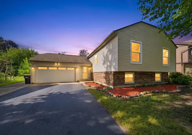 Photo 1 of Single family home for sale at 863 Pleasant St, Woodstock, IL 60098 | MLS# 12772063 | Listing updated on 2026-10-07