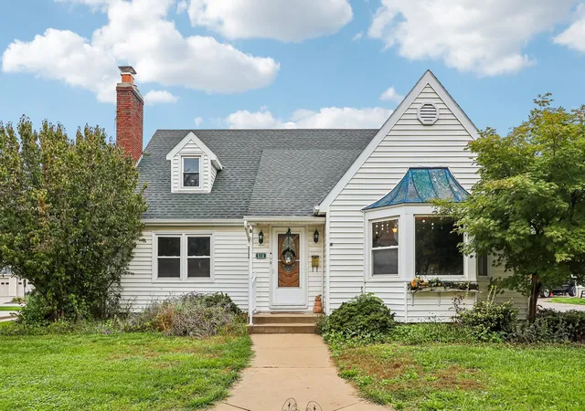 Photo 1 of Single family home for sale at 510 E Main St, Waterford, WI 53185 | MLS# 12772073 | Listing updated on 2026-10-02