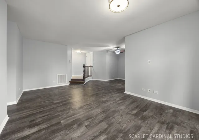 Listing Photo 2 - Condo for sale in building located at 1773 Gloucester Ct, Wheaton, IL 60189 - Unit #A