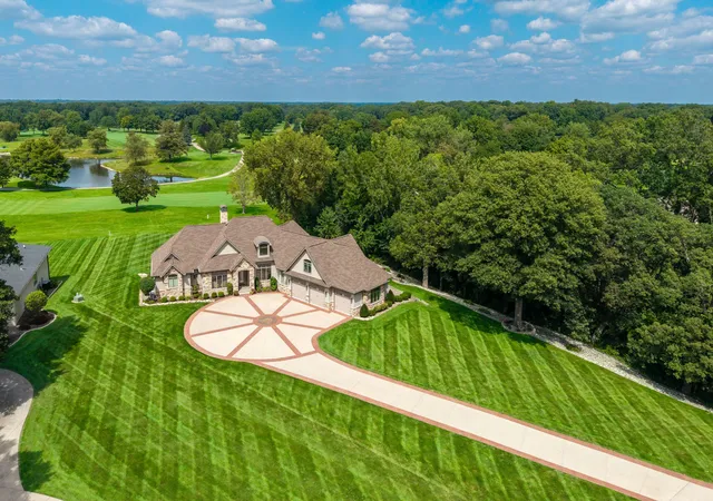 Photo 1 of Single family home for sale at 10 Bay Hl Dr, Coal Valley, IL 61240 | MLS# 12772099 | Listing updated on 2026-10-01