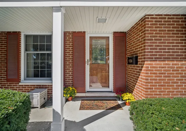 Photo 1 of Single family home for sale at 3220 N Volz Dr W, Arlington Heights, IL 60004 | MLS# 12772109 | Listing updated on 2026-10-07