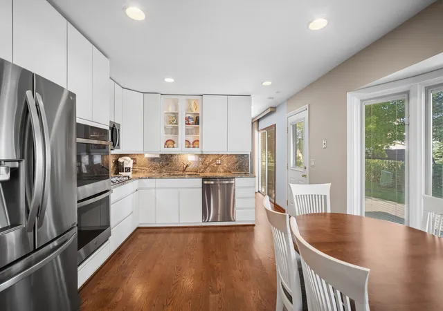 Photo 4 of Single family home for sale at 3220 N Volz Dr W, Arlington Heights, IL 60004 | MLS# 12772109 | Listing updated on 2026-10-07