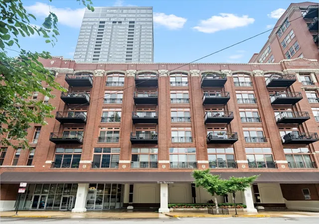 Condo for sale at 360 W Illinois St #4E, Chicago, IL 60654 | MLS# 12772127