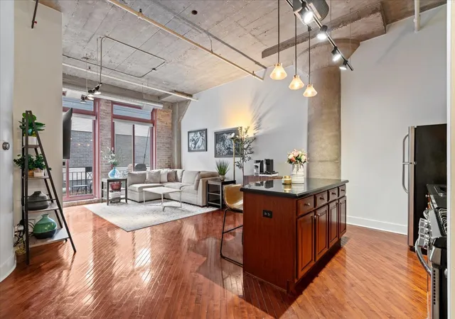 Photo 3 of Condo for sale at 360 W Illinois St #4E, Chicago, IL 60654 | MLS# 12772127 | Listing updated on 2026-09-29