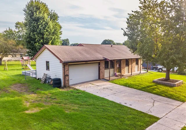 Photo 2 of Single family home for sale at 303 Hough Dr, Machesney Park, IL 61115 | MLS# 12772132 | Listing updated on 2026-10-06