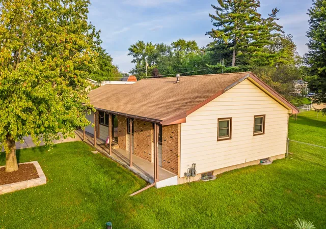 Photo 3 of Single family home for sale at 303 Hough Dr, Machesney Park, IL 61115 | MLS# 12772132 | Listing updated on 2026-10-06