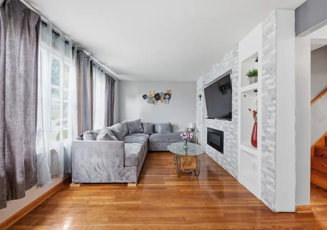Photo 4 of Single family home for sale at 4034 W 81st Street, Chicago, IL 60652 | MLS# 12772144 | Listing updated on 2026-10-06