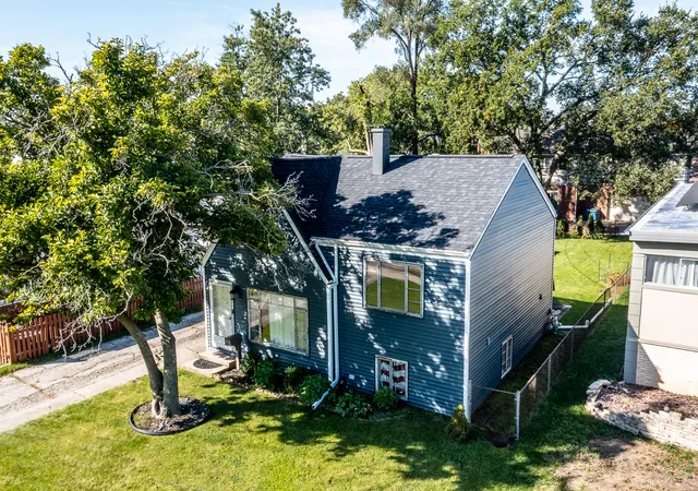 Photo 3 of Single family home for sale at 754 S York St, Elmhurst, IL 60126 | MLS# 12772153 | Listing updated on 2026-10-06