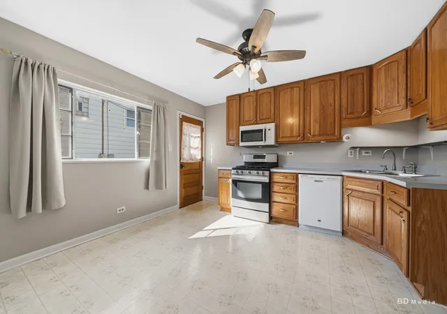 Photo 3 of Single family home for sale at 754 S York St, Elmhurst, IL 60126 | MLS# 12772153 | Listing updated on 2026-10-06