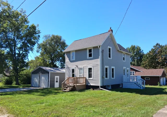 Photo 3 of Single family home for sale at 304 Southeast 3rd Ave, Galva, IL 61434 | MLS# 12772159 | Listing updated on 2026-09-30
