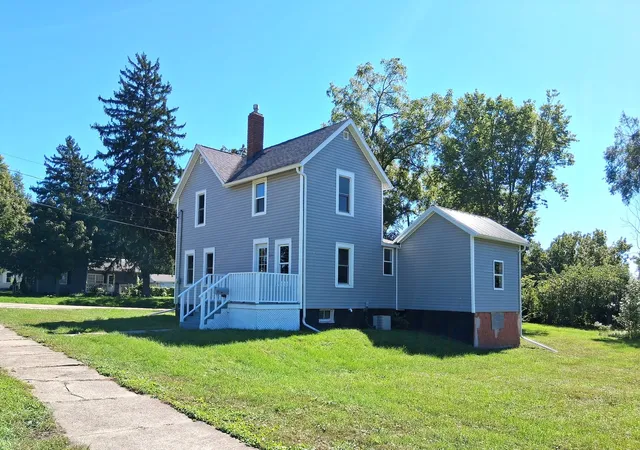 Photo 4 of Single family home for sale at 304 Southeast 3rd Ave, Galva, IL 61434 | MLS# 12772159 | Listing updated on 2026-09-30