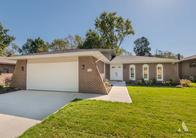 Photo 1 of Single family home for sale at 11226 S Deerpath Ln, Palos Hills, IL 60465 | MLS# 12772160 | Listing updated on 2026-10-07