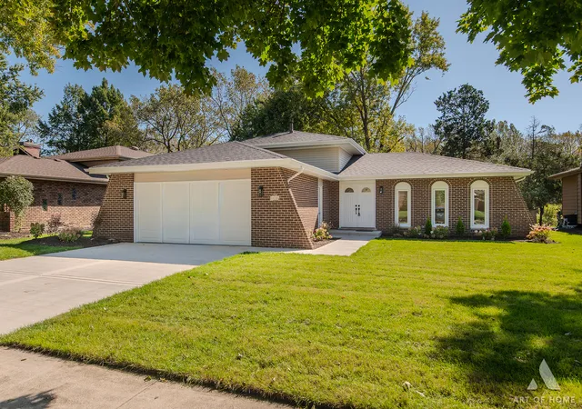 Photo 2 of Single family home for sale at 11226 S Deerpath Ln, Palos Hills, IL 60465 | MLS# 12772160 | Listing updated on 2026-10-07