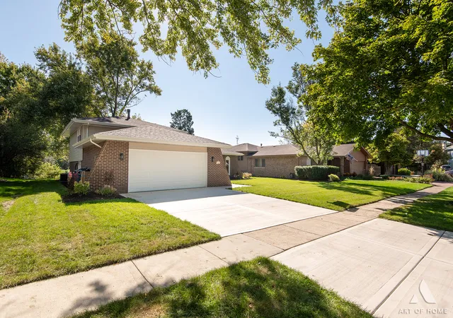 Photo 3 of Single family home for sale at 11226 S Deerpath Ln, Palos Hills, IL 60465 | MLS# 12772160 | Listing updated on 2026-10-07