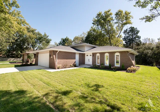 Photo 3 of Single family home for sale at 11226 S Deerpath Ln, Palos Hills, IL 60465 | MLS# 12772160 | Listing updated on 2026-10-07