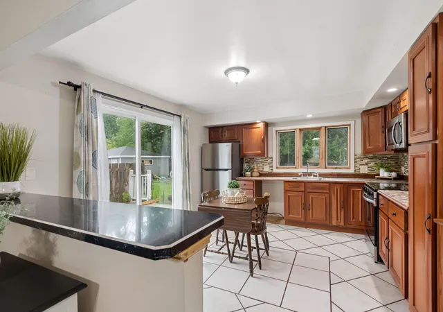 Photo 4 of Single family home for sale at 1233 N Lake Shore Dr, Round Lake Beach, IL 60073 | MLS# 12772161 | Listing updated on 2026-10-07
