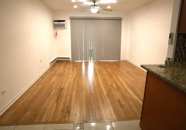 Listing Photo 3 - Condo for sale in building located at 860 E Old Willow Rd, Prospect Heights, IL 60070 - Unit #136