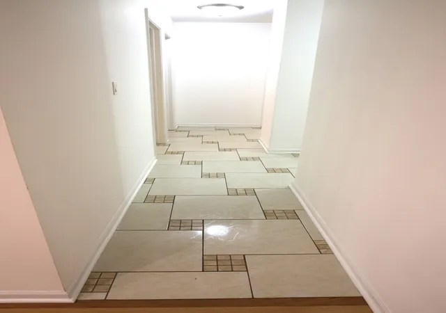 Listing Photo 4 - Condo for sale in building located at 860 E Old Willow Rd, Prospect Heights, IL 60070 - Unit #136