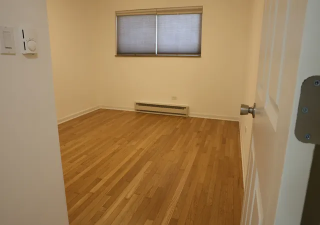 Listing Photo 5 - Condo for sale in building located at 860 E Old Willow Rd, Prospect Heights, IL 60070 - Unit #136