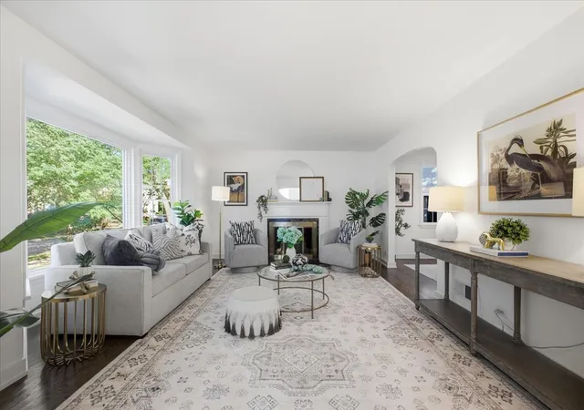 Photo 3 of Single family home for sale at 2107 Lincolnwood Dr, Evanston, IL 60201 | MLS# 12772175 | Listing updated on 2026-10-01