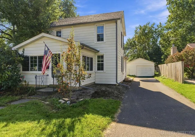 Single family home for sale at 530 E Wilson St, Batavia, IL 60510 | MLS# 12772176