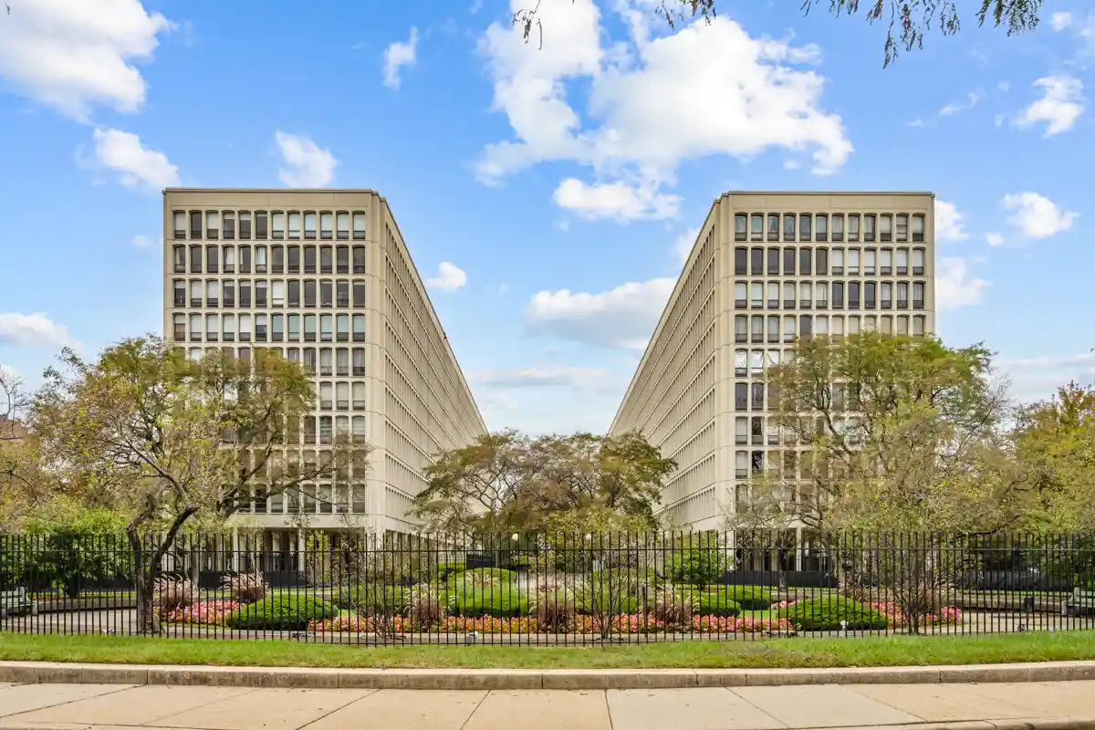 Listing Photo 2 - Condo for sale in 1451 E 55Th St located at 1451 E 55Th St, Chicago, IL 60615 - Unit #317N
