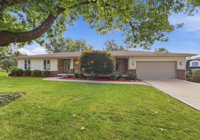 Photo 1 of Single family home for sale at 4417 Squire Ct, Bettendorf, IA 52722 | MLS# 12772194 | Listing updated on 2026-10-09