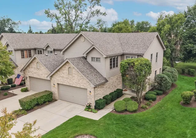 Townhouse for sale at 12216 Sumner St, Lemont, IL 60439 | MLS# 12772199