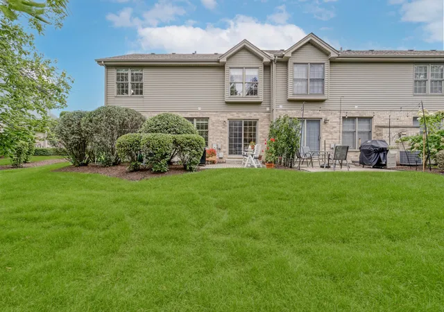 Photo 3 of Townhouse for sale at 12216 Sumner St, Lemont, IL 60439 | MLS# 12772199 | Listing updated on 2026-10-07