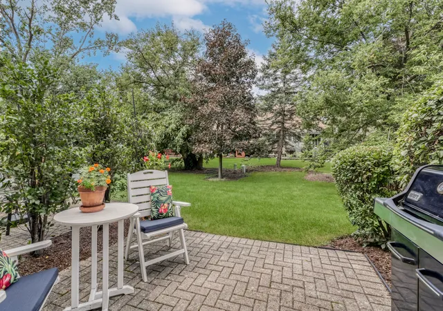 Photo 4 of Townhouse for sale at 12216 Sumner St, Lemont, IL 60439 | MLS# 12772199 | Listing updated on 2026-10-07