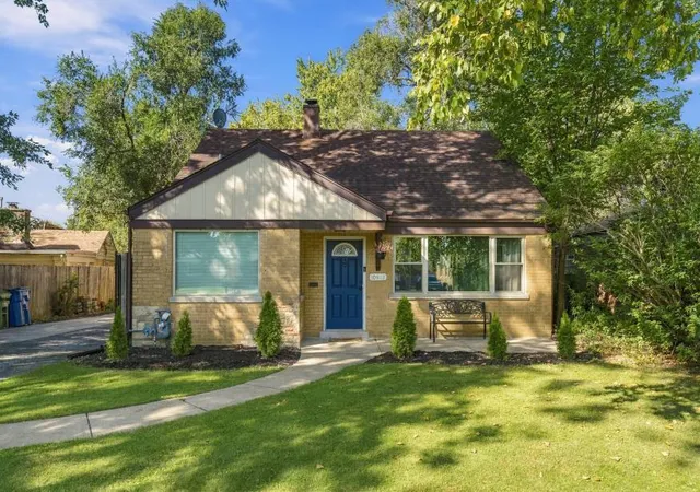 Photo 1 of Single family home for sale at 10912 S Komensky Ave, Oak Lawn, IL 60453 | MLS# 12772212 | Listing updated on 2026-10-03