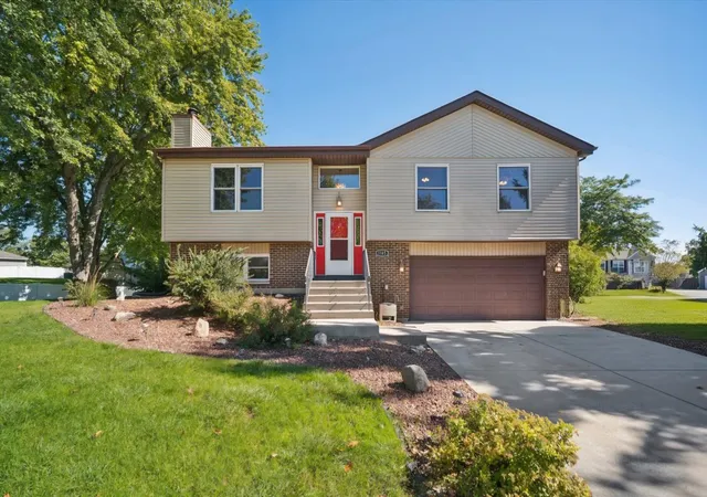Photo 1 of Single family home for sale at 1185 S Appletree Ln, Bartlett, IL 60103 | MLS# 12772221 | Listing updated on 2026-10-07