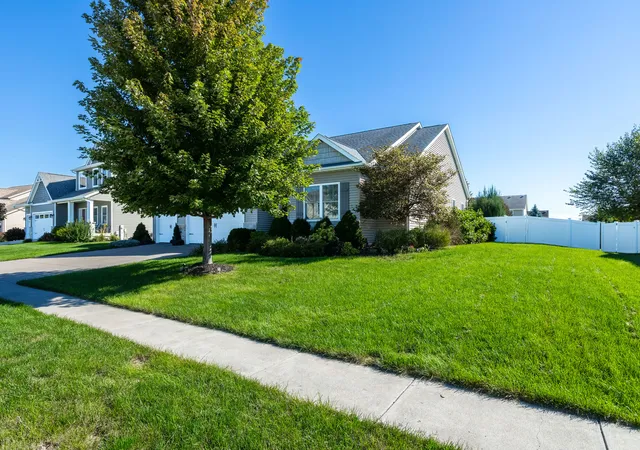 Photo 1 of Single family home for sale at 5659 Idaho Dr, Bettendorf, IA 52722 | MLS# 12772227 | Listing updated on 2026-10-10