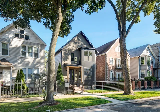 Photo 1 of Single family home for sale at 2520 W Shakespeare Ave, Chicago, IL 60647 | MLS# 12772230 | Listing updated on 2026-10-08