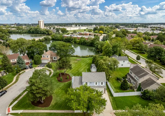 Photo 2 of Single family home for sale at 881 Willowbrook Dr, Wheeling, IL 60090 | MLS# 12772236 | Listing updated on 2026-10-06