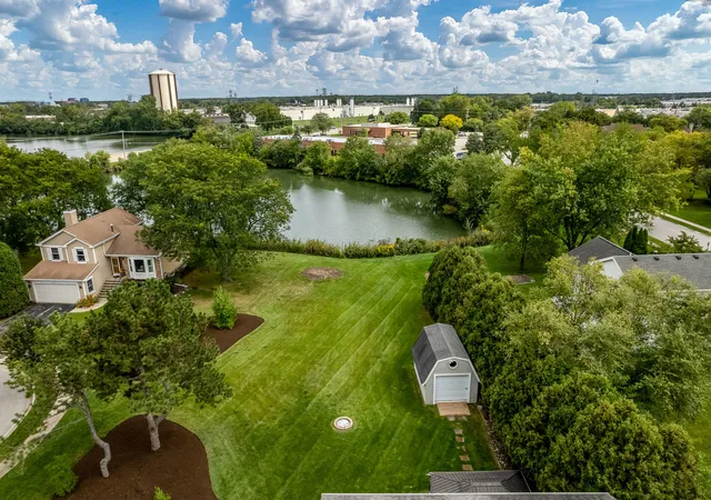 Photo 4 of Single family home for sale at 881 Willowbrook Dr, Wheeling, IL 60090 | MLS# 12772236 | Listing updated on 2026-10-06