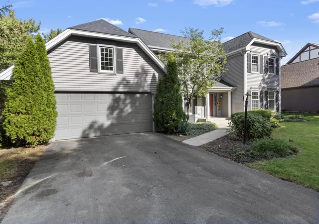 Photo 2 of Single family home for sale at 4988 Solitude Dr, Rockford, IL 61114 | MLS# 12772246 | Listing updated on 2026-10-06